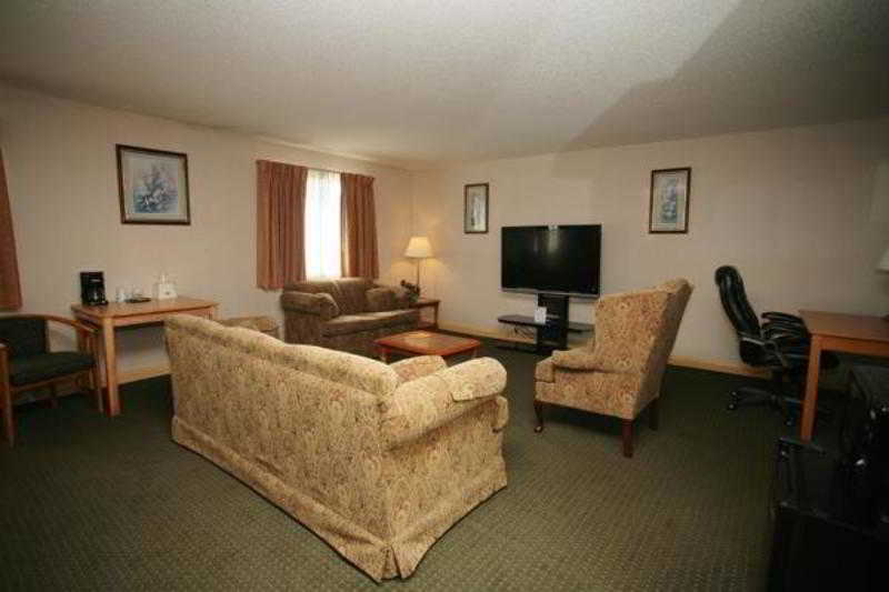 Baymont By Wyndham Robinson Hotel Exterior photo