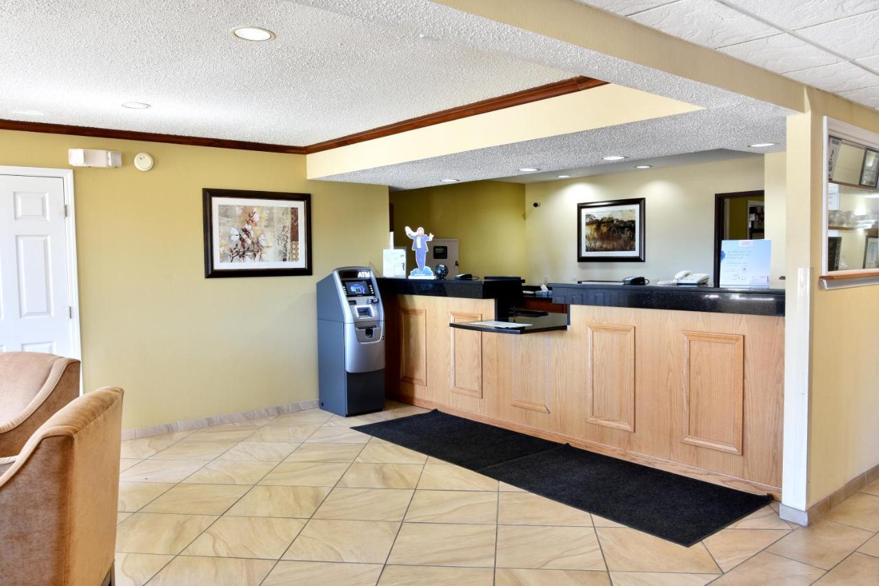 Baymont By Wyndham Robinson Hotel Exterior photo